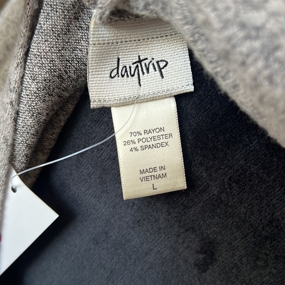 Daytrip Cowl Neck Fleece Top size Large NWT - Picture 6 of 9